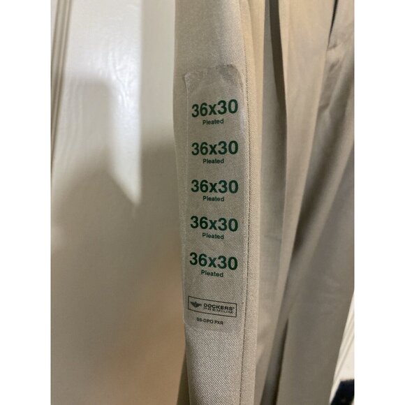 NWT Dockers Dress Pants Men's 36x30 Khaki Pleated Cuffs Blended Wool Relaxed Fit - Picture 4 of 9